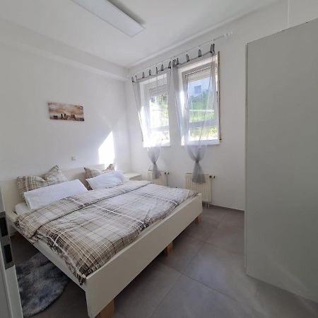 Mundelsheim Pension Am Rathaus, 24H Check-In מראה חיצוני תמונה