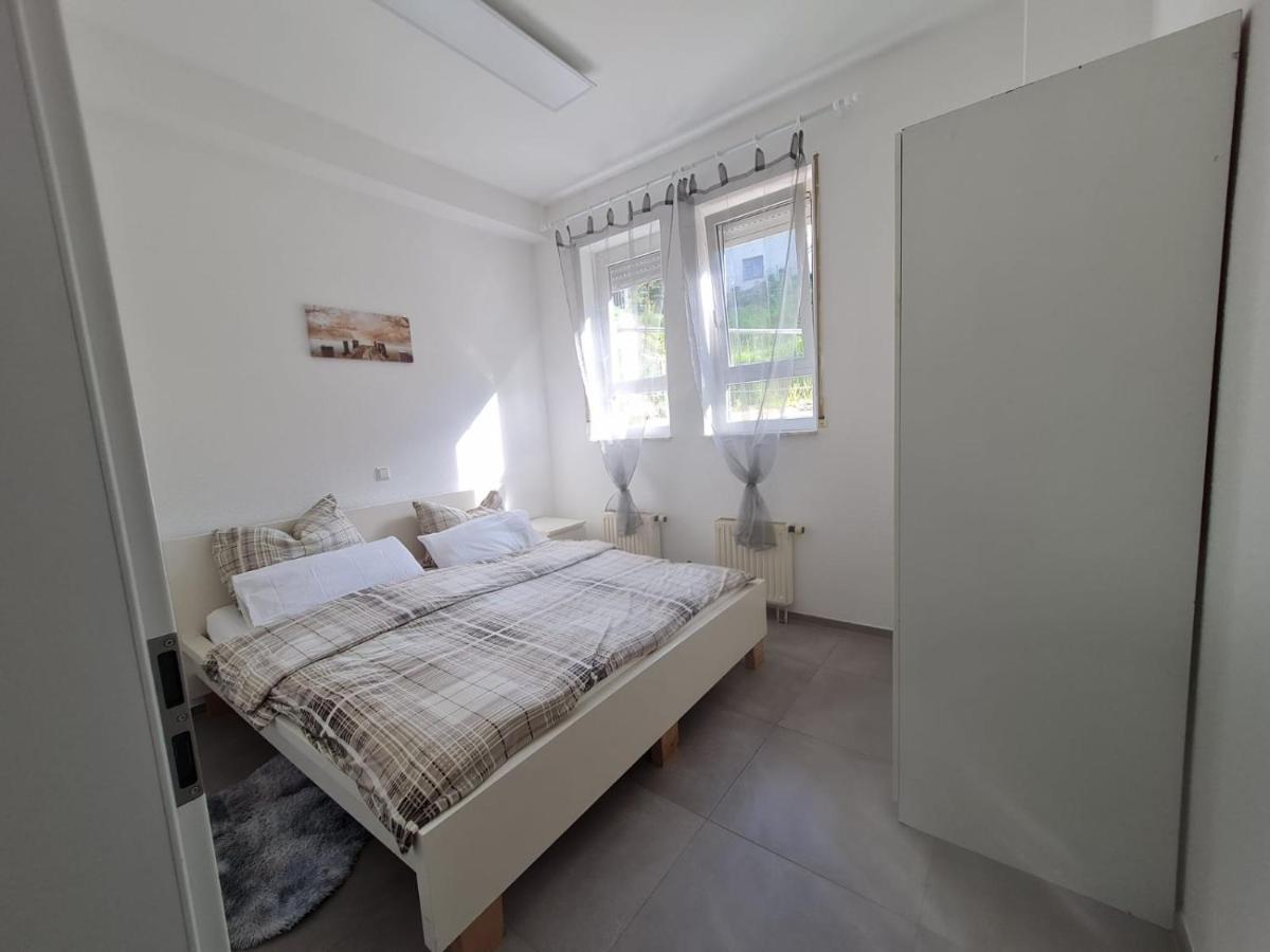Mundelsheim Pension Am Rathaus, 24H Check-In מראה חיצוני תמונה